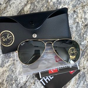 Brand new / never worn Ray-Ban aviators green lenses gold frame